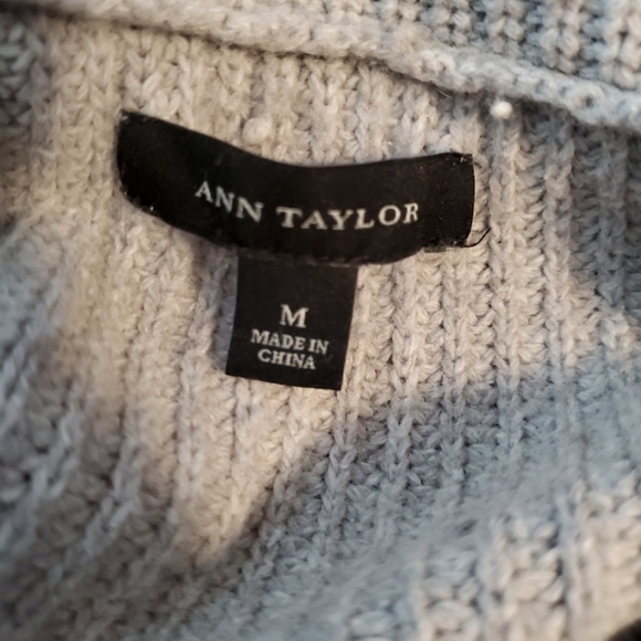 Ann Taylor Gray Cowl Neck Pullover Long Sleeve Sweater size M - Picture 2 of 2